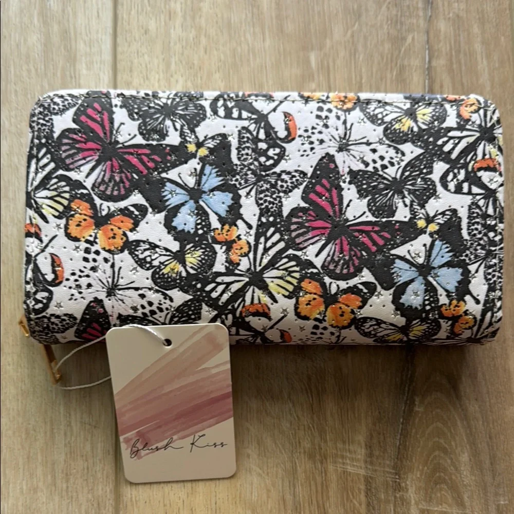 🦋 Blush Kiss Butterfly Wristlet Wallet – Chic & Functional! 🦋 - Picture 10 of 10